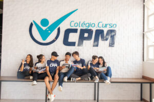 Alunos estudando no CPM! Preparação para o vestibular, com foco, disciplina e organização!